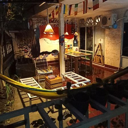 Deoplet Homestay & Gallery ยอกยาการ์ตา ภายนอก รูปภาพ