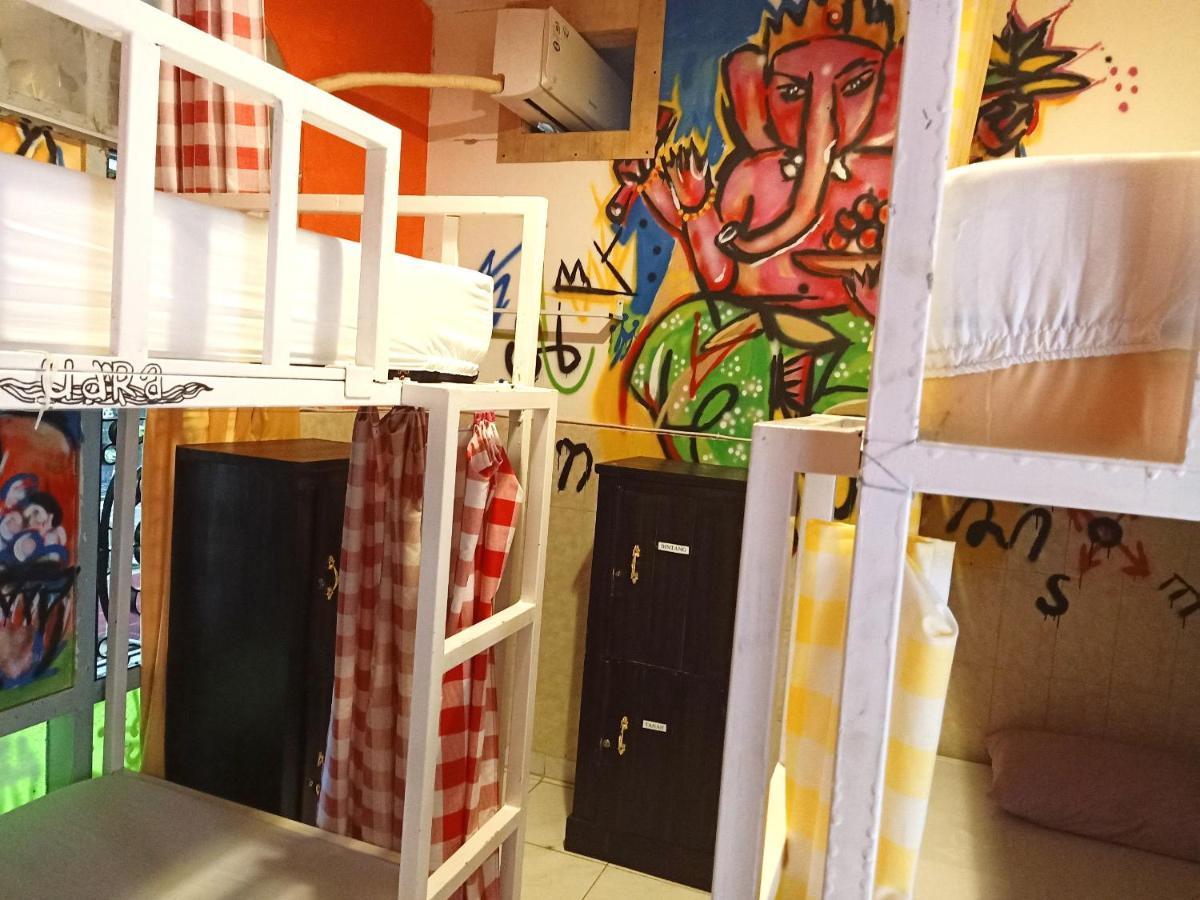 Deoplet Homestay & Gallery ยอกยาการ์ตา ภายนอก รูปภาพ
