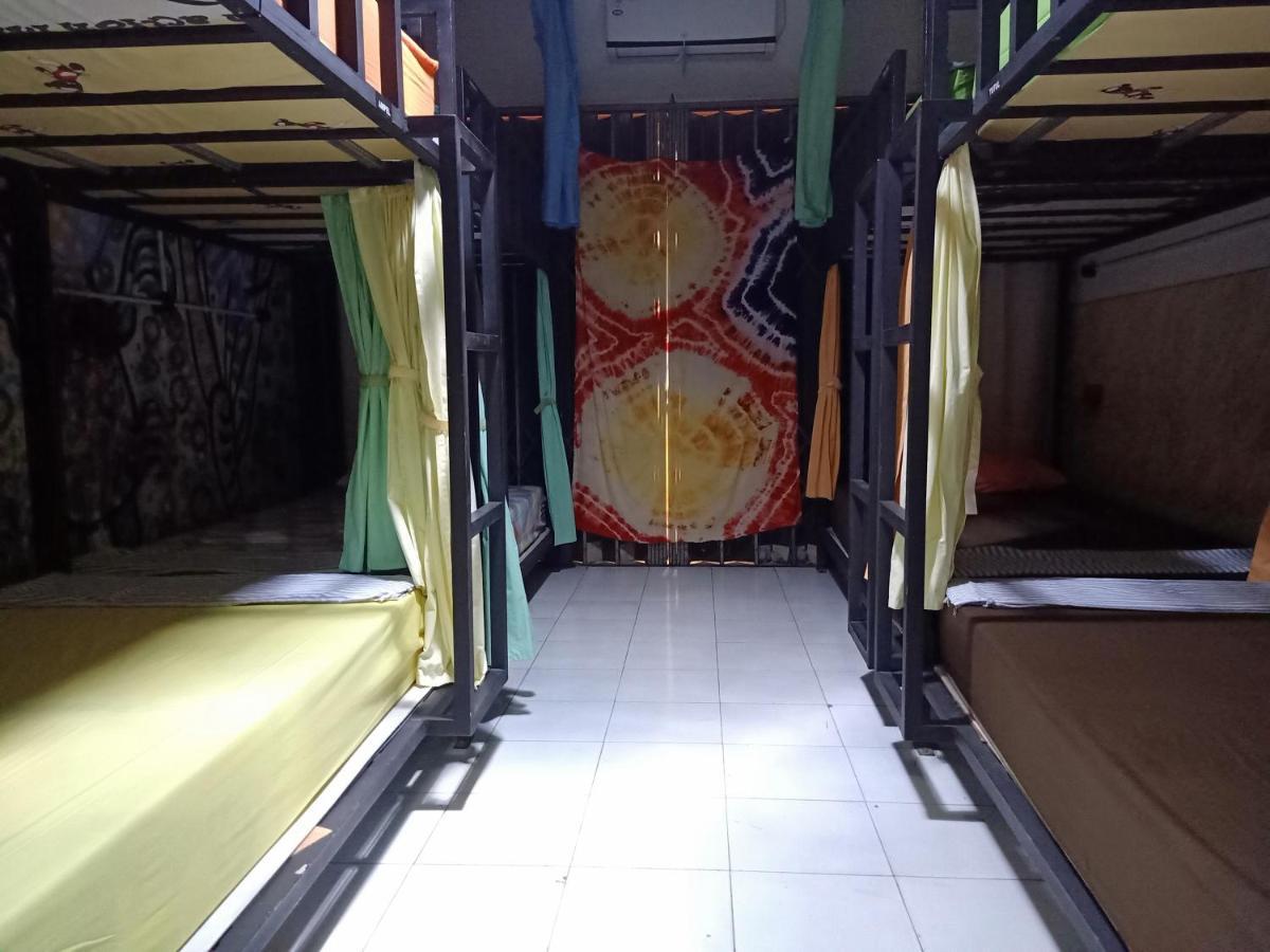 Deoplet Homestay & Gallery ยอกยาการ์ตา ภายนอก รูปภาพ