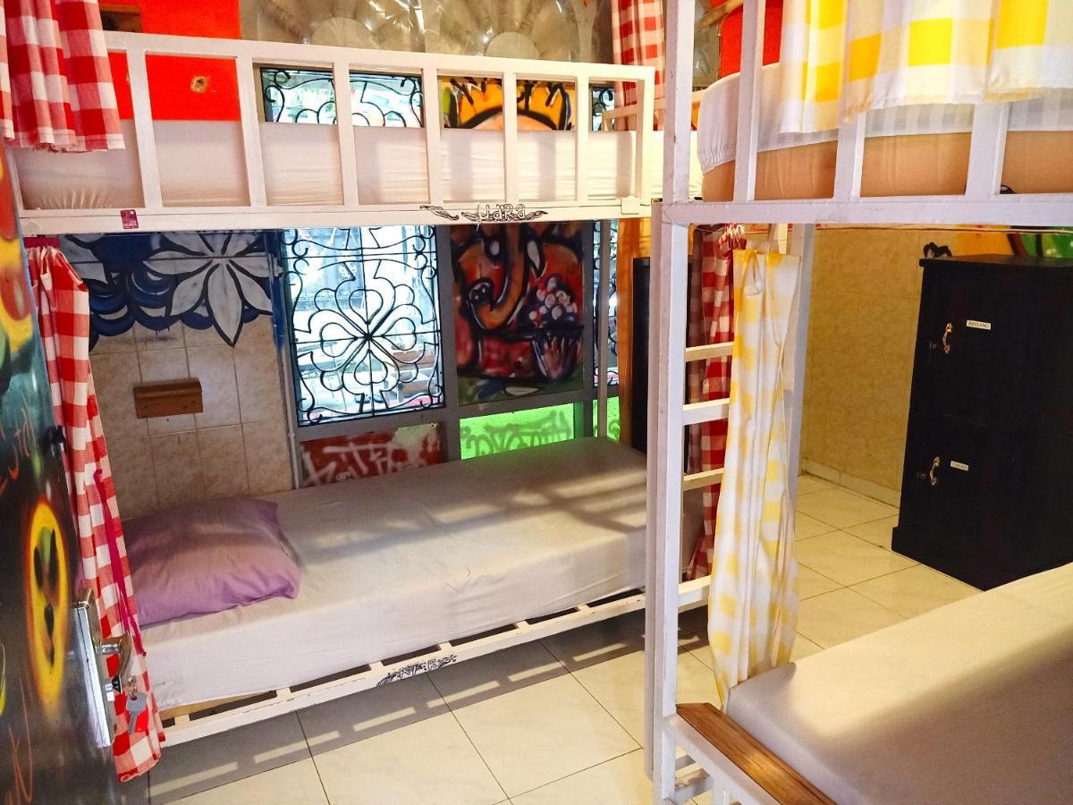 Deoplet Homestay & Gallery ยอกยาการ์ตา ภายนอก รูปภาพ