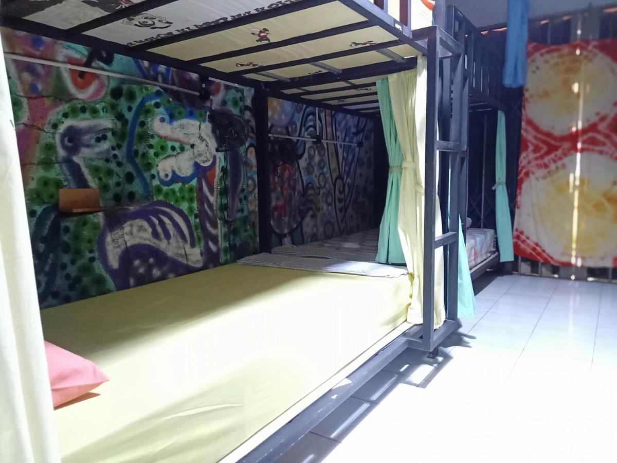 Deoplet Homestay & Gallery ยอกยาการ์ตา ภายนอก รูปภาพ