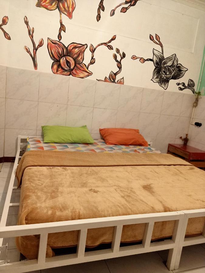 Deoplet Homestay & Gallery ยอกยาการ์ตา ภายนอก รูปภาพ