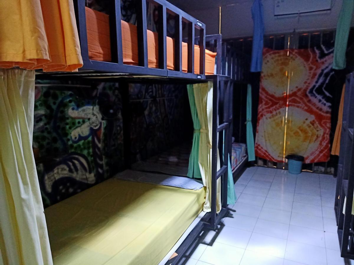 Deoplet Homestay & Gallery ยอกยาการ์ตา ภายนอก รูปภาพ
