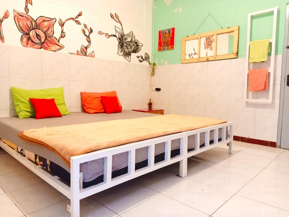 Deoplet Homestay & Gallery ยอกยาการ์ตา ภายนอก รูปภาพ