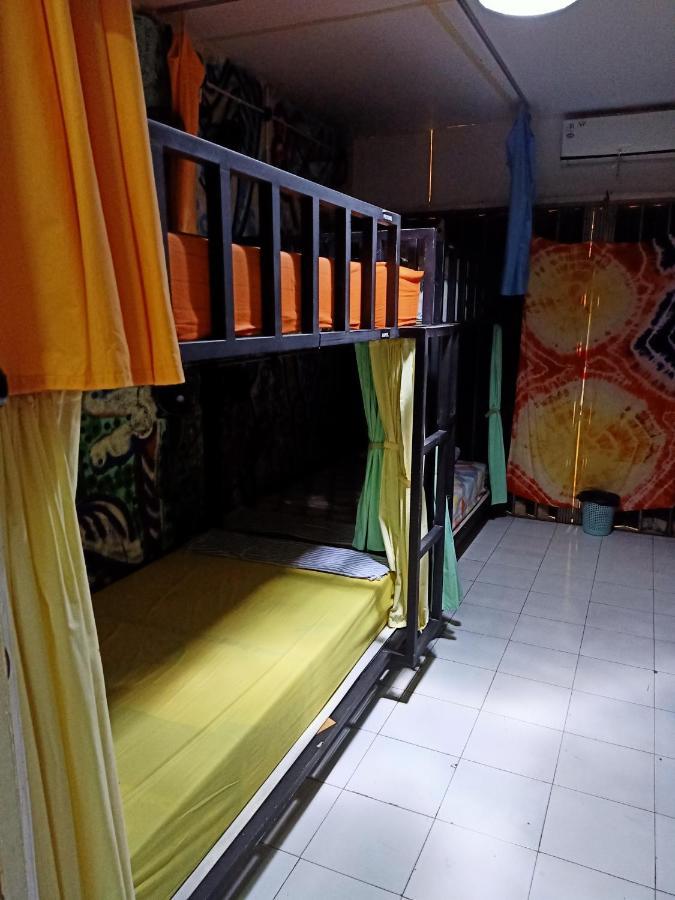 Deoplet Homestay & Gallery ยอกยาการ์ตา ภายนอก รูปภาพ